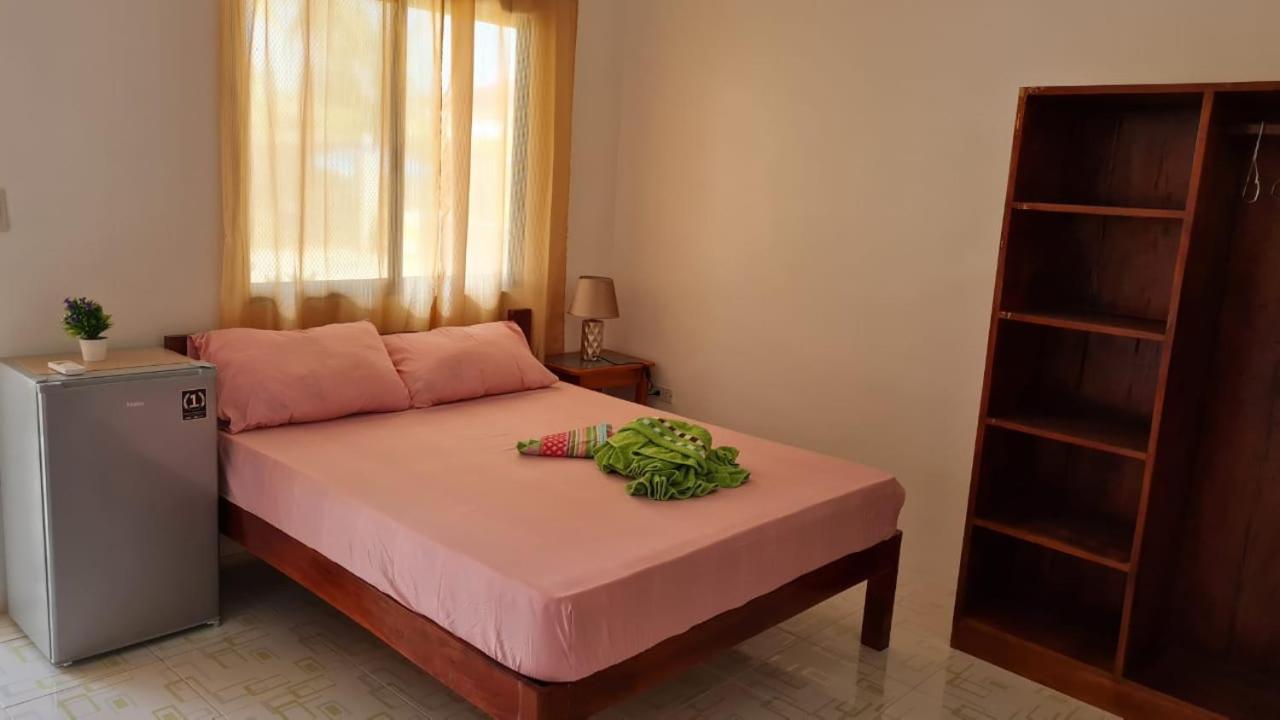 Babas Guesthouse Moalboal Extérieur photo