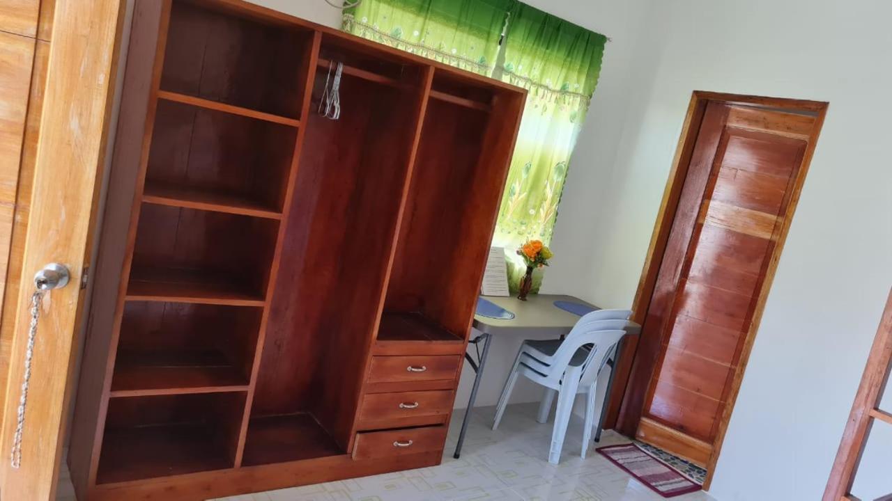 Babas Guesthouse Moalboal Extérieur photo